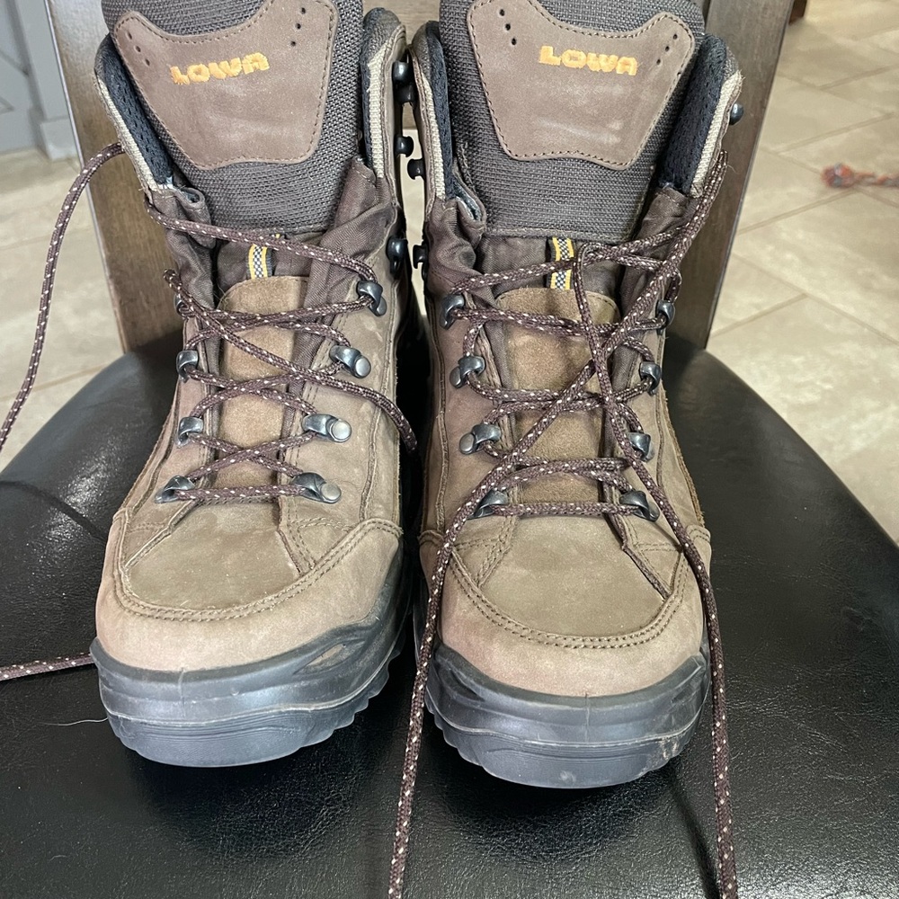 Men’s Lowa size 11 brown hiking boots